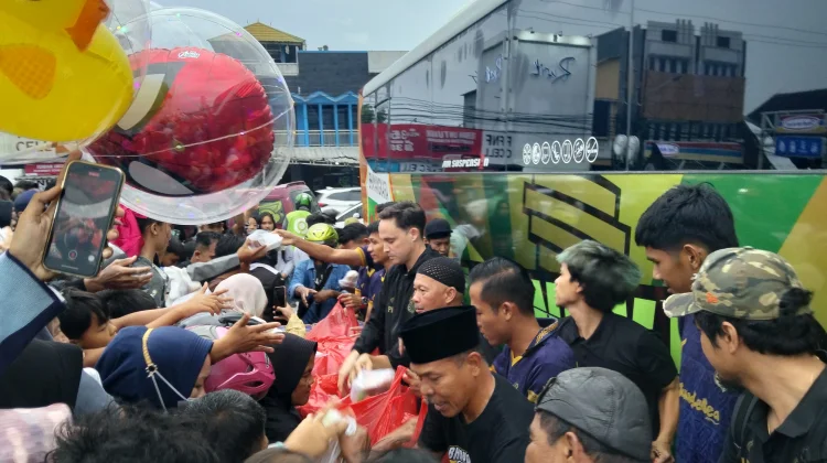 Bhayangkara Presisi Lampung FC Tebar Takjil Ramadan