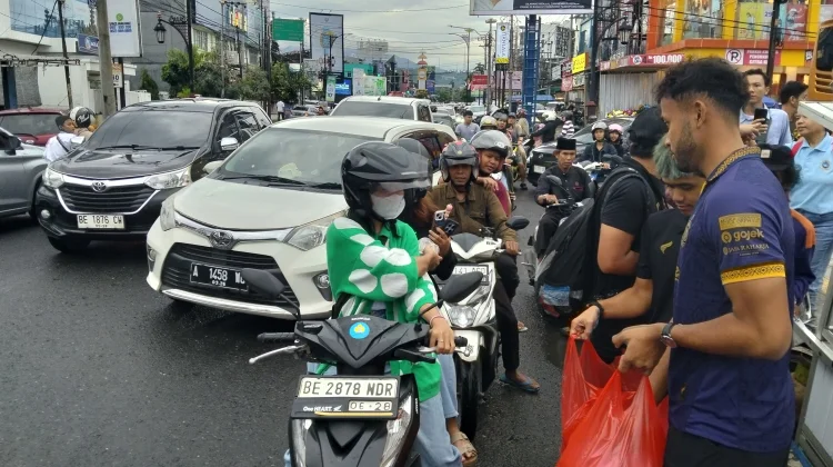 Bhayangkara Presisi Lampung FC Tebar Takjil Ramadan