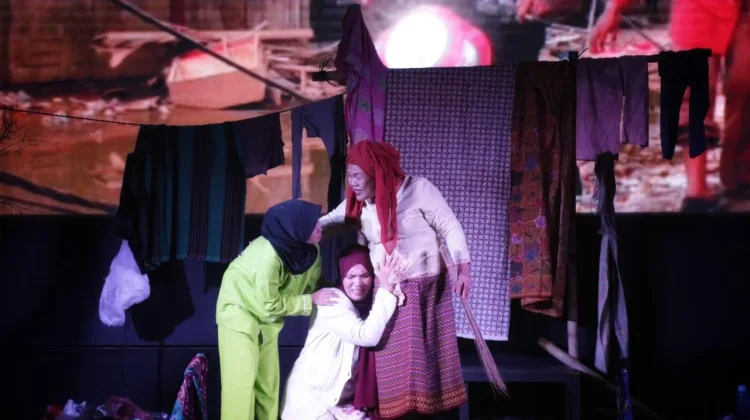 Teater IWD 2026 Soroti Ketahanan Perempuan Penyintas Bencana