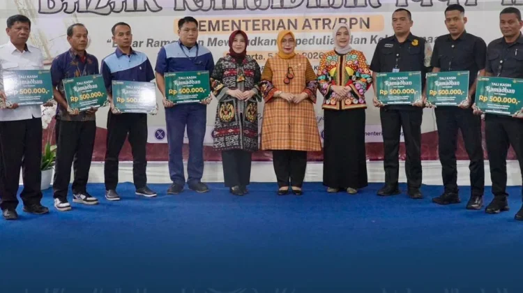 Kementerian ATR/BPN Berikan Santunan untuk Pegawai dalam Momen Bazar Ramadan
