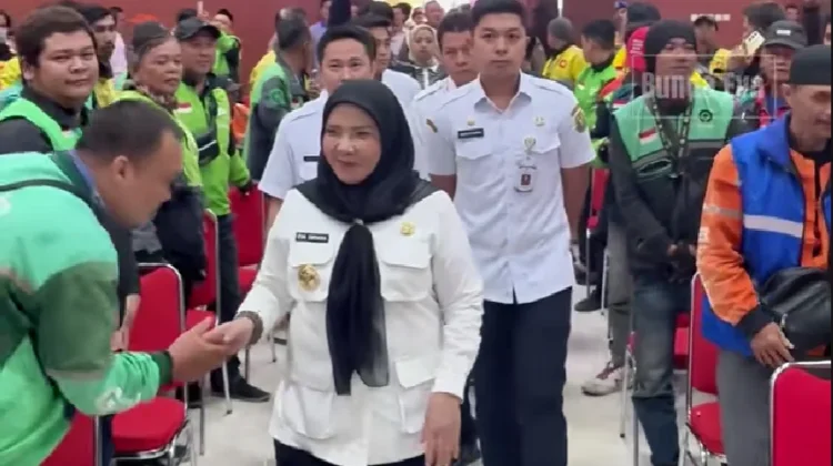 Seribu Pengemudi Ojol Bandar Lampung Terima Bantuan Beras