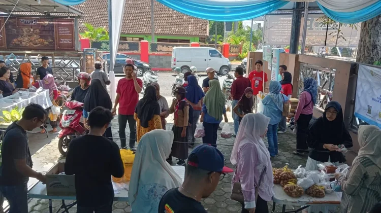 Warga Antusias Padati Pasar Murah Ramadan PWI Lampung