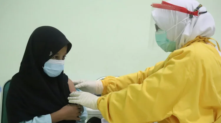 Hoaks dan Narasi Antivaksin di Media Sosial Bisa Ancam Nyawa Anak