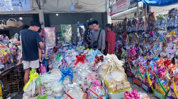 Pesanan Naik, Penjual Parcel di Bandar Lampung Optimis Omzet Terus Naik