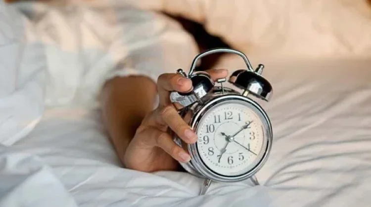 Kenapa Kita Sering Menunda Alarm Pagi