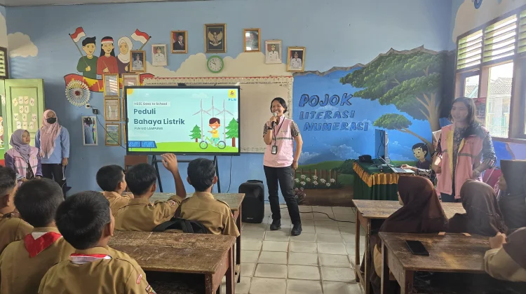 Edukasi Peduli Bahaya Listrik, Srikandi PLN Gelar Sosialisasi di SDN 3 Way Kandis