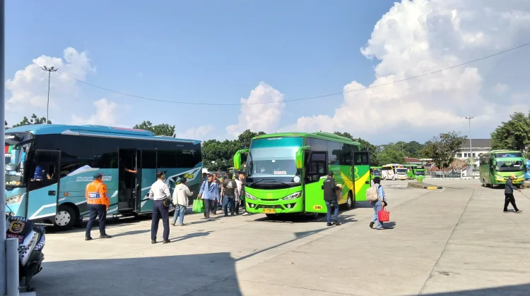 Penumpang Membludak di Rajabasa, dipicu Program Mudik Gratis