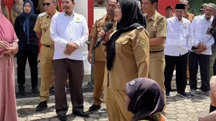 Walikota Bandarlampung Salurkan Bantuan Alat Kesehatan Warga