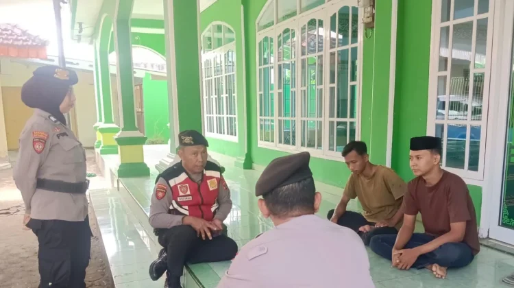 Antisipasi Malam Takbiran, Personel Polres Metro Sampaikan Imbauan Kamtibmas