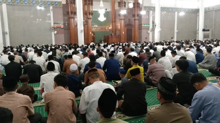 Walikota Bandar Lampung Laksanakan Sholat Ied di Masjid Al-Furqon