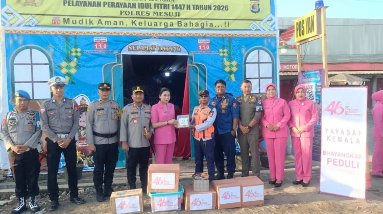 Ketua Bhayangkari Mesuji Beri Bingkisan Moril untuk Petugas Pos