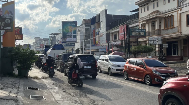 Arus Balik Lebaran, Jalur Lintas Barat Sumatera di Pringsewu Padat Merayap