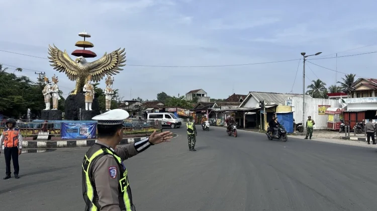 Arus Lalu Lintas Tugu Pengantin Terpantau Lancar