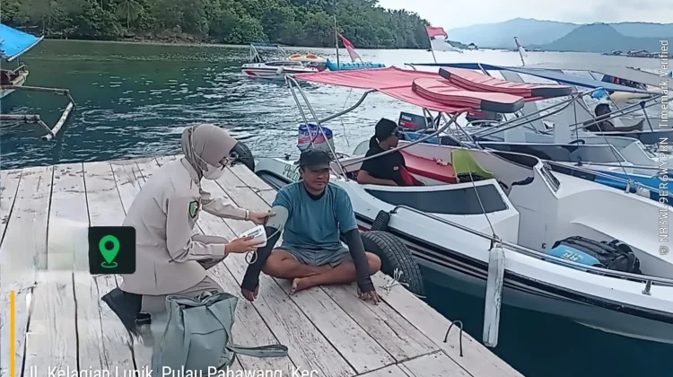 Subsatgas Dokkes Polres Pesawaran Hadirkan Layanan Kesehatan di Pulau Pahawang