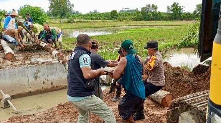 Jembatan Putus di Way Seputih Kembali Dapat Dilalui