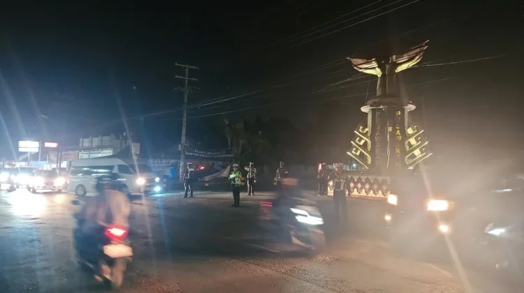 Sat Lantas Polres Pesawaran Lakukan Penyekatan Kendaraan Sumbu 3
