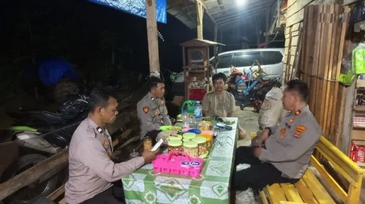 Sambangi Warga, Polisi Pantau Kamtibmas dan Sosialisasi 110