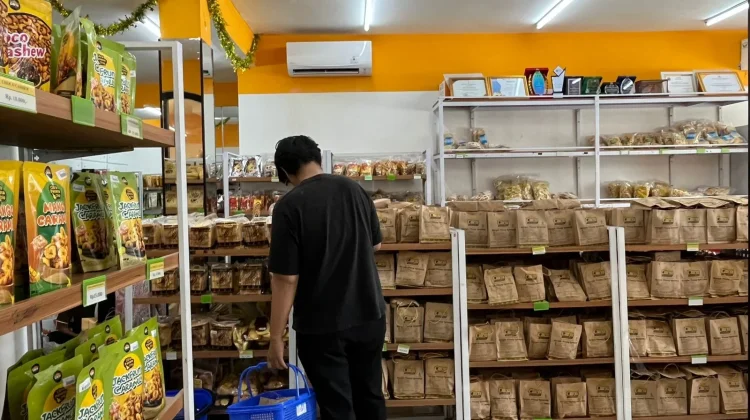 Arus Balik Lebaran, Pemudik Padati Sentra Oleh-oleh Khas Lampung