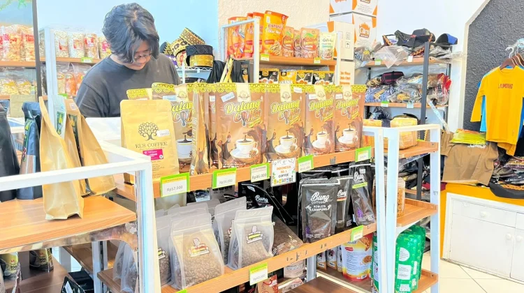 Berkah Arus Balik, Penjual Oleh-oleh Khas Lampung Kebanjiran Pesanan