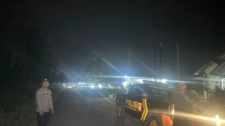 Patroli Malam Polsek Gunung Agung Antisipasi C3 dan Gangguan Kamtibmas