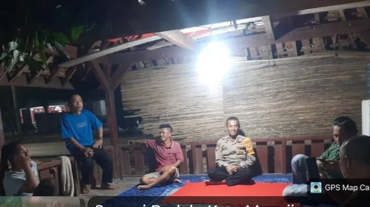 Bhabinkamtibmas Cek Pos Kamling Desa Sungai Badak