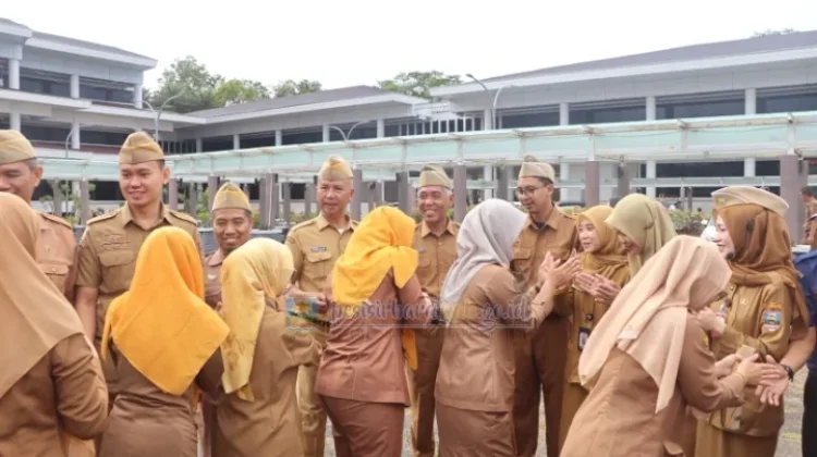 Perkuat Disiplin dan Pelayanan, Pemkab Pesibar Gelar Apel dan Halal Bi Halal