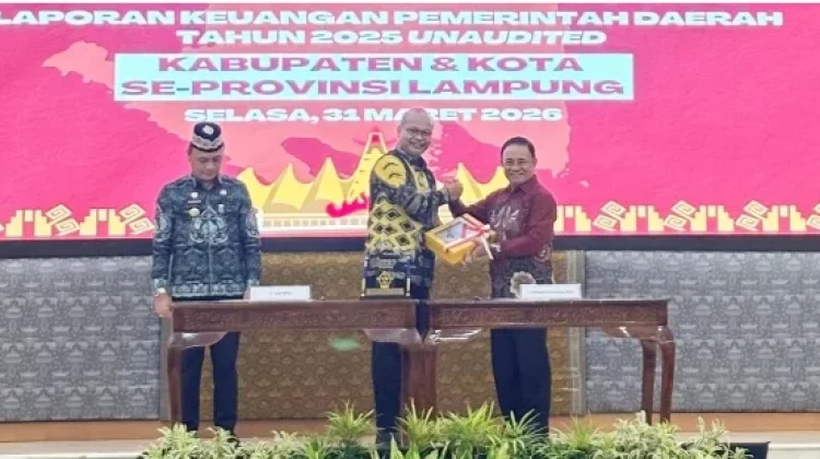 Wabup Lampung Barat Serahkan LKPD Kepada BPK Perwakilan Provinsi Lampung