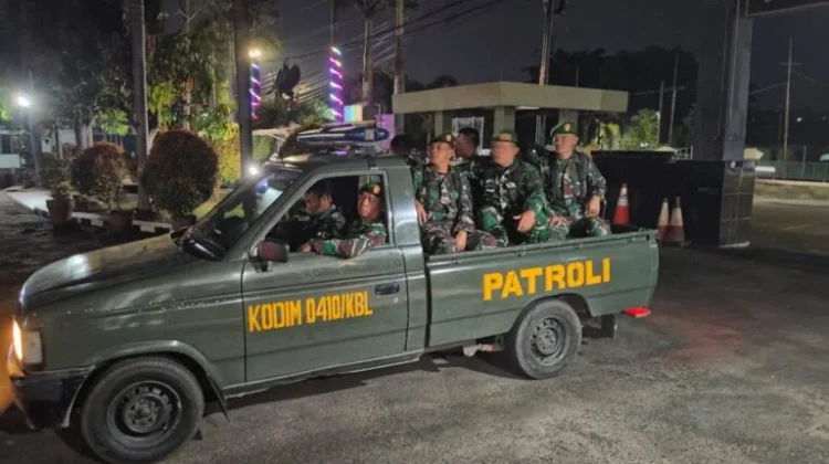 Babinsa Jajaran Kodim 0410/KBL Patroli Kamtibmas di Kota Bandarlampung