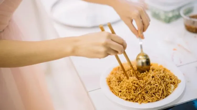 Masak Mie Instan dengan Cara Seperti Ini agar Sehat