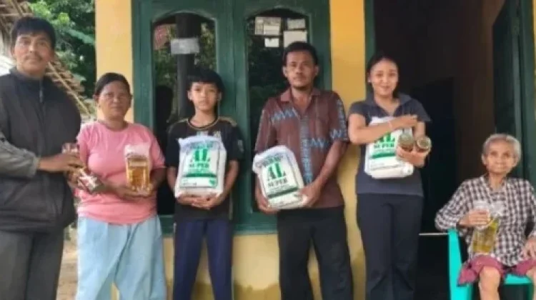 Pemkab Way Kanan Salurkan Bantuan Sembako untuk Korban Banjir di Lembasung