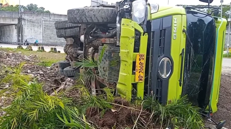 Rem Blong, Truk Tabrak Motor di Pelabuhan Bakauheni