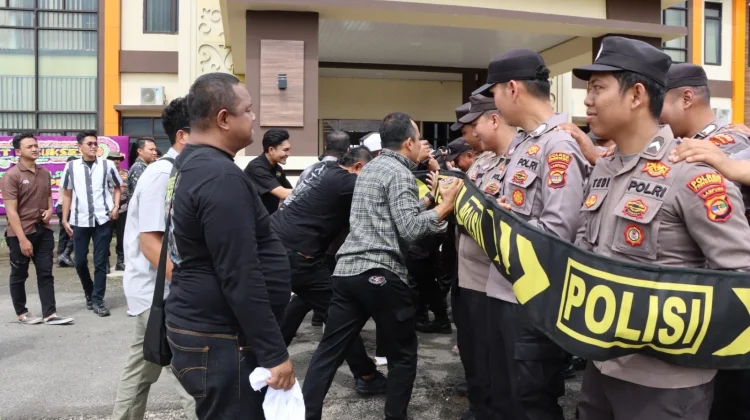 Polres Pringsewu Gelar Simulasi Pengamanan Markas Komando