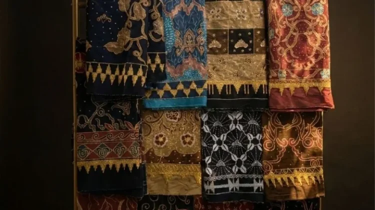 Bidan, Istri Prajurit, dan Pengrajin Tapis: Kisah Asri Merajut Tradisi Jadi Peluang