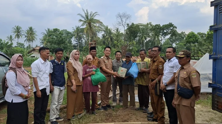 BPBD dan Dinsos Lamteng Menyalurkan Bantuan Kepada Korban Puting