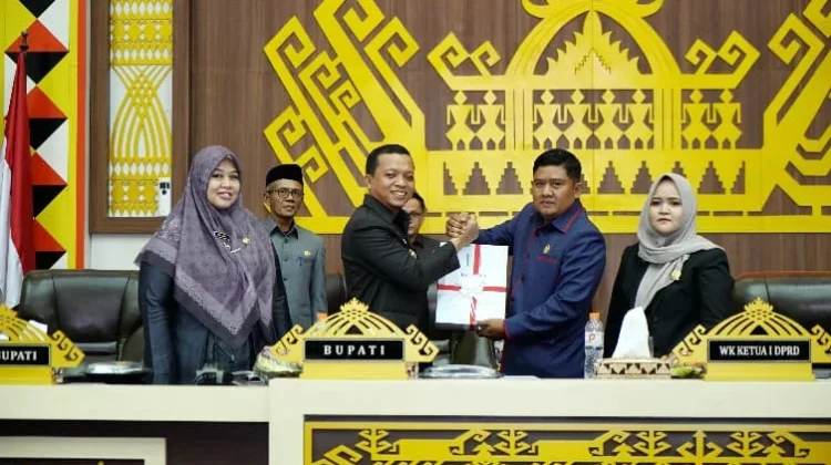 Bupati Pringsewu Sampaikan Pendapat atas Ranperda Pesantren