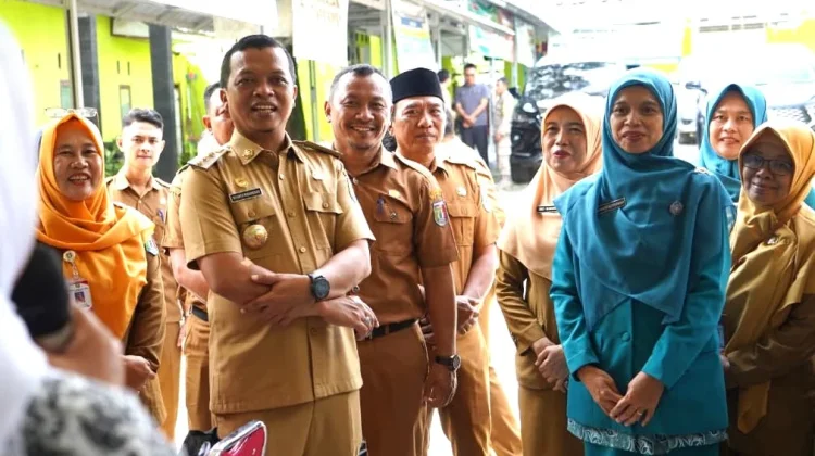 Bupati Pringsewu Tinjau Langsung Pelayanan KB Massal di Puskesmas Gadingrejo