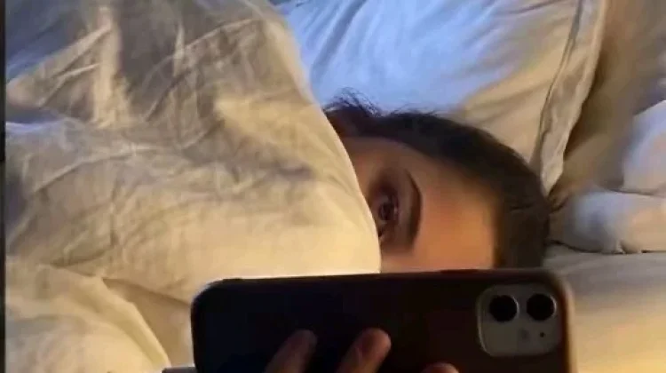 Bahaya Scroll HP sebelum Tidur