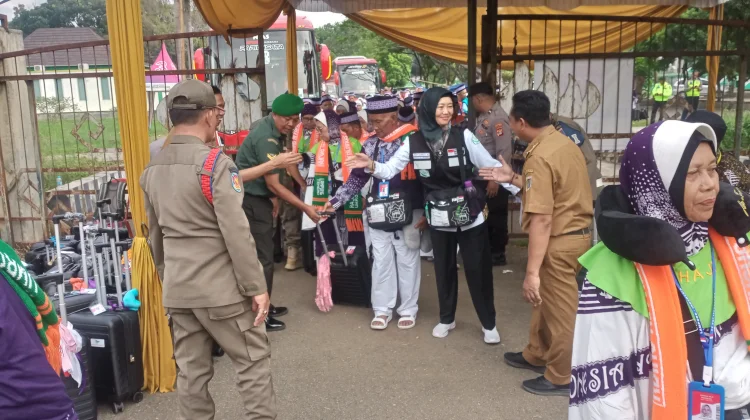 Gubernur Lampung Beri Uang Saku Rp1 Juta ke CJH