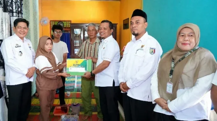 Bupati Pringsewu Santuni Keluarga PMI yang Meninggal di Malaysia