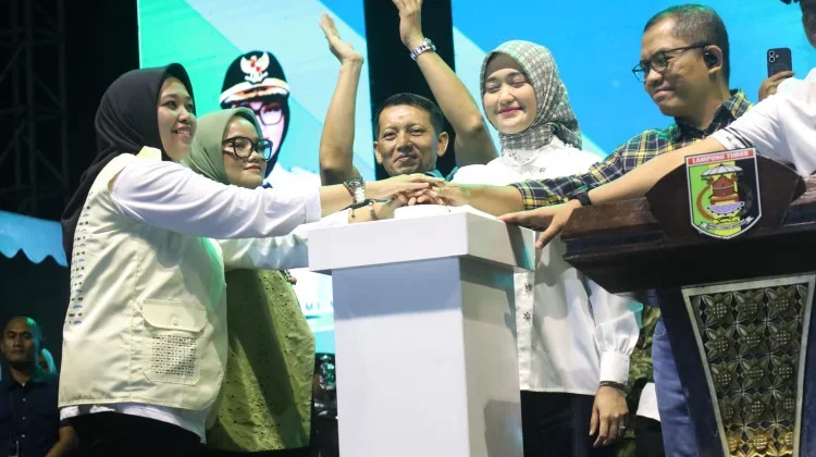 Penutupan Festival UMKM Lampung Timur Meriah, Ribuan Warga Padati Lapangan Merdek
