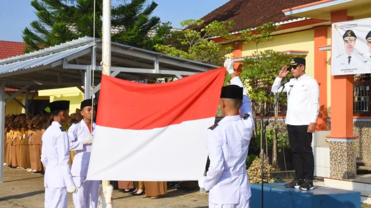 Tingkatkan Disiplin Siswa, Bupati Tubaba Pimpin Upacara "Forkopimda Masuk Sekolah"