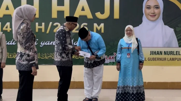 Gubernur Lampung Beri Uang Saku Rp1 Juta kepada Calon Jemaah Haji