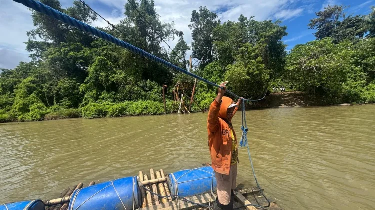 Warga Way Haru Bertahan di tengah Jalan Rusak
