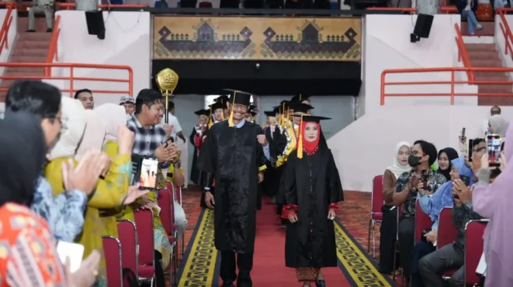 Perkuat Akademik, Unila Kukuhkan Dua Guru Besar