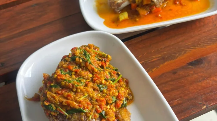 Kuliner Khas Banyuwangi ,Pedasan Bebek Entog MaK Yah