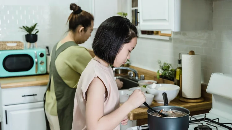 Kebiasaan Memasak di Rumah dan Manfaatnya