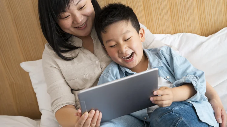 Cara Cerdas Media Digital Menumbuhkan Cinta Baca Anak