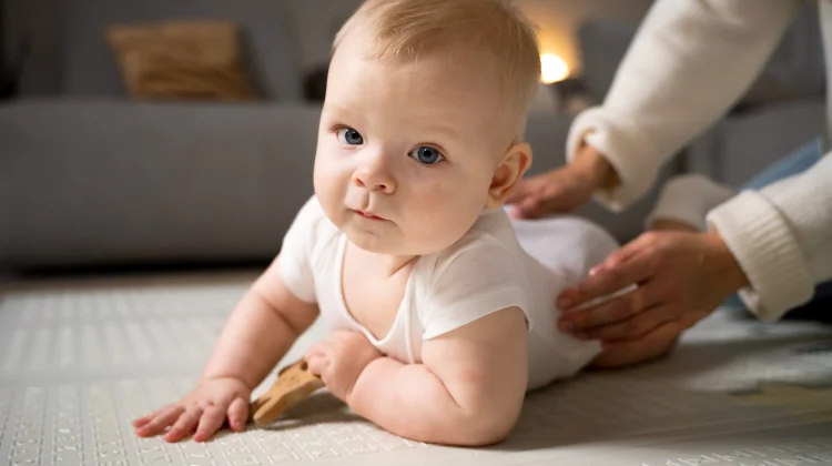 Bikin Tummy Time Seru, Bayi Nyaman Orangtua Aman