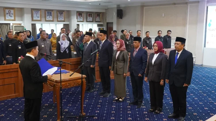 Sekdaprov Lampung Lantik Enam Pejabat Eselon II