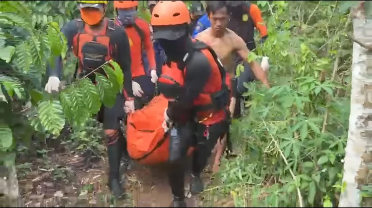 TIm SAR Temukan Korban Tenggelam di Sungai Abung Way Rarem